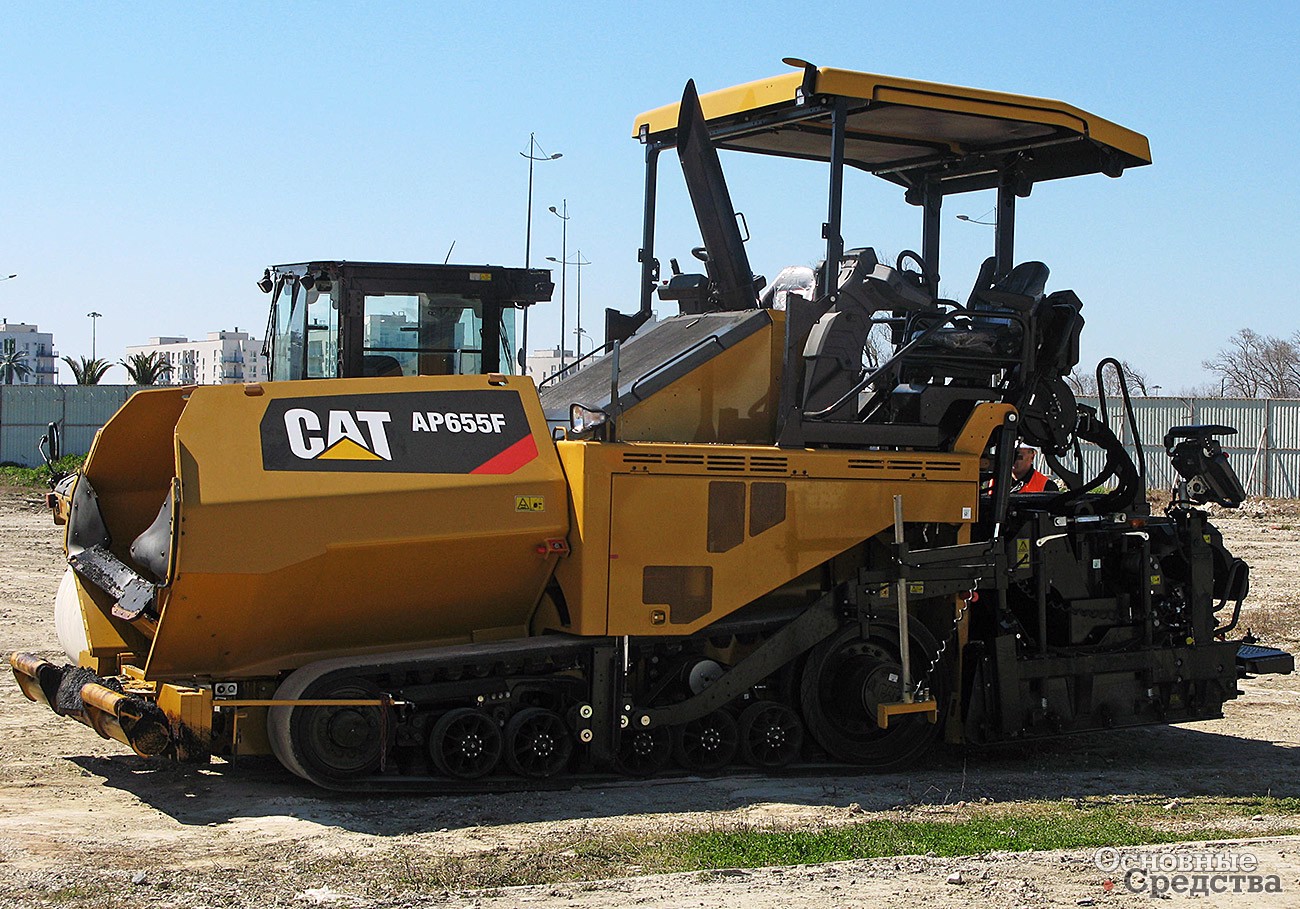 Асфальтоукладчик Cat AP655