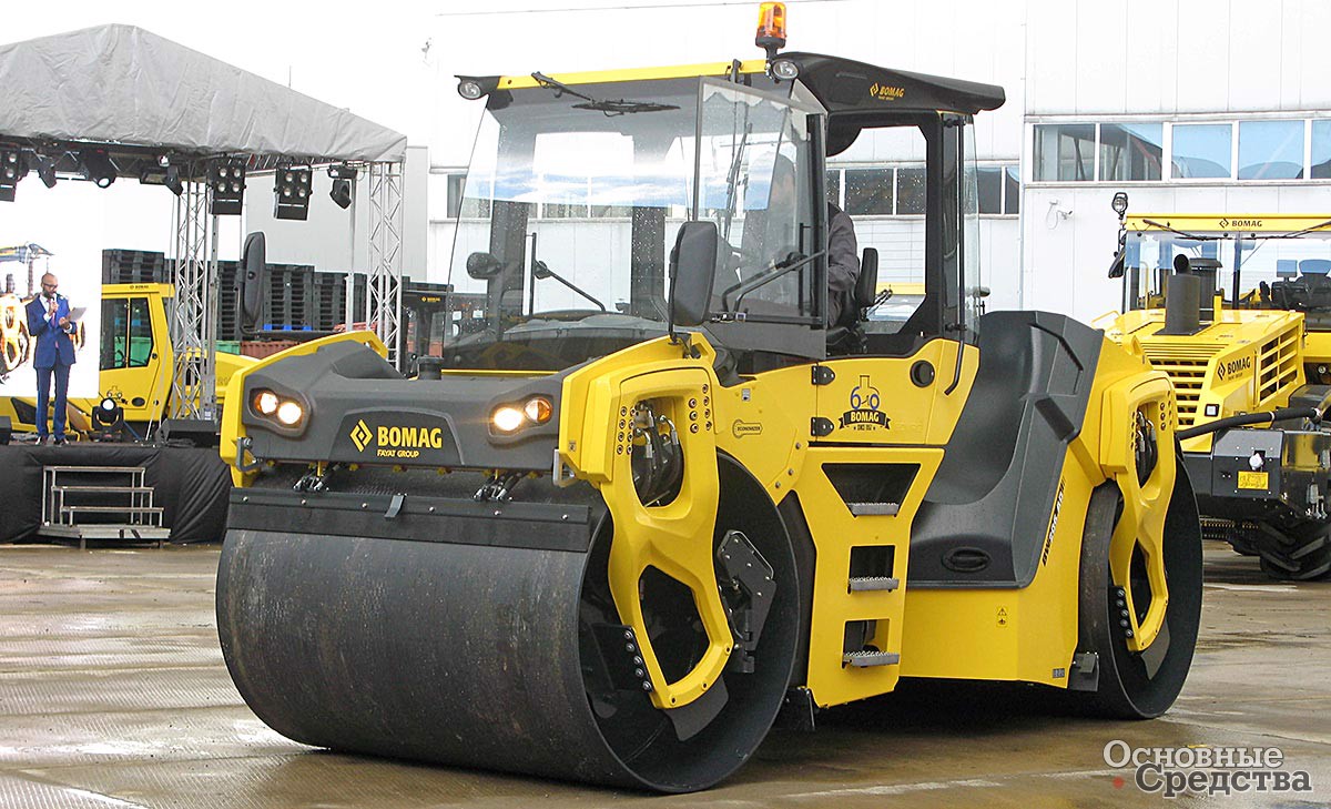 Тяжелый дорожный тандемный виброкаток BOMAG BW 206 AD-50