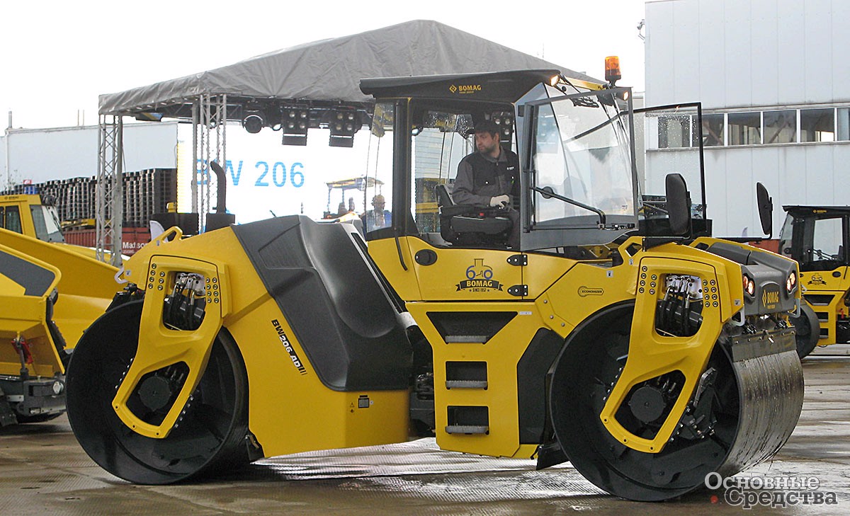 Тяжелый дорожный тандемный виброкаток BOMAG BW 206 AD-50