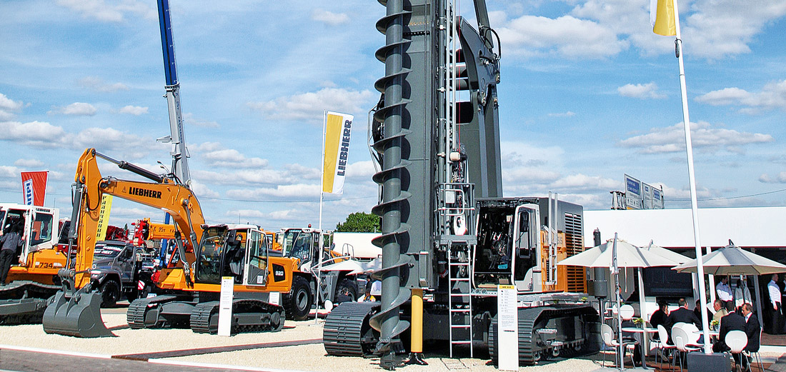 Первая в России сваебойная буровая установка Liebherr LRB 355