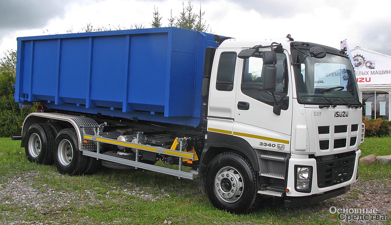 Ломовоз с крюковым погрузчиком на шасси ISUZU GIGA