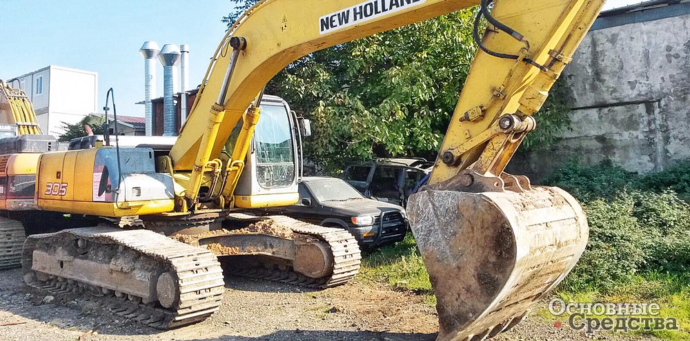 New Holland E305B