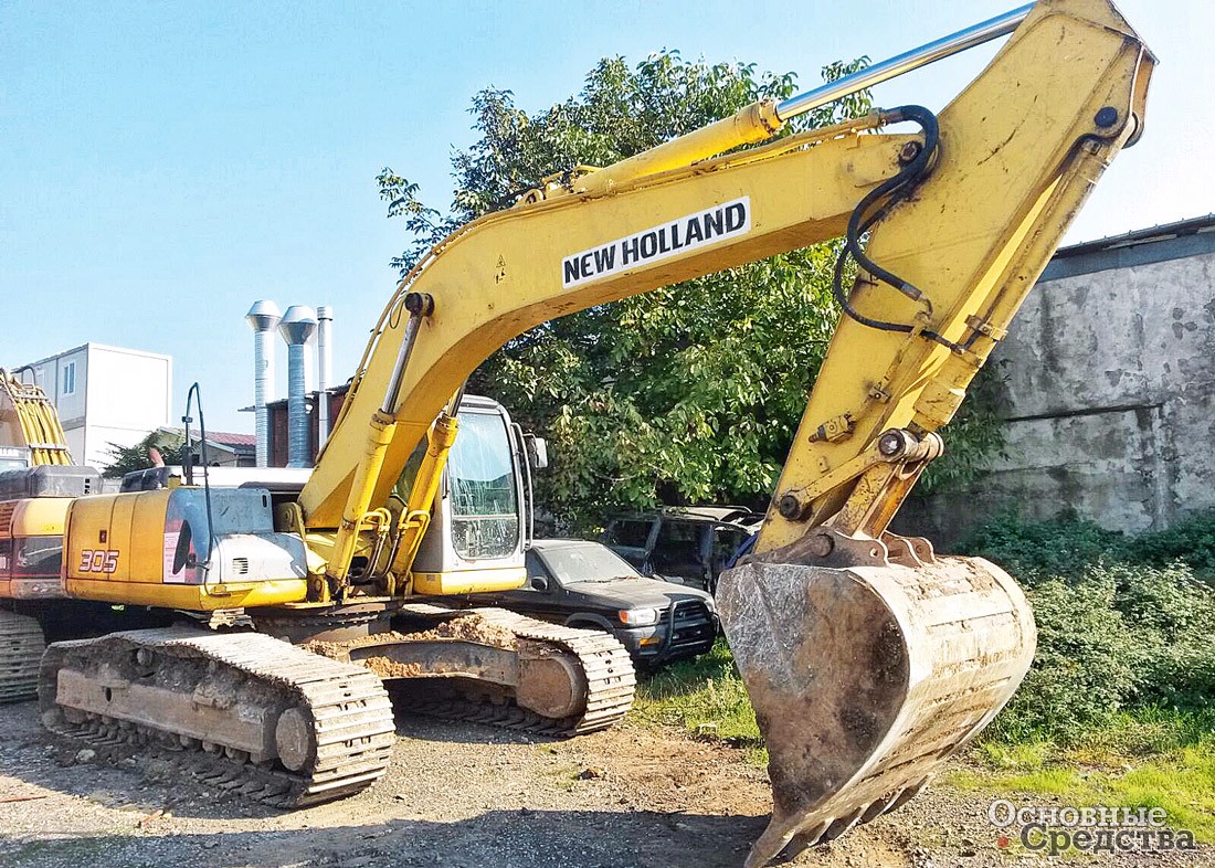 New Holland E305B