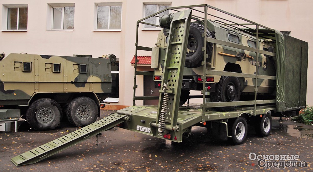 Тентованный полуприцеп ЧМЗАП-8358-035 г/п 7,7 т для перевозки малогабаритной военной техники