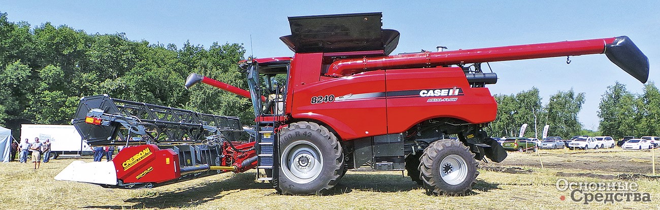 Роторный комбайн Axial-Flow AF8240 с жаткой Varifeed