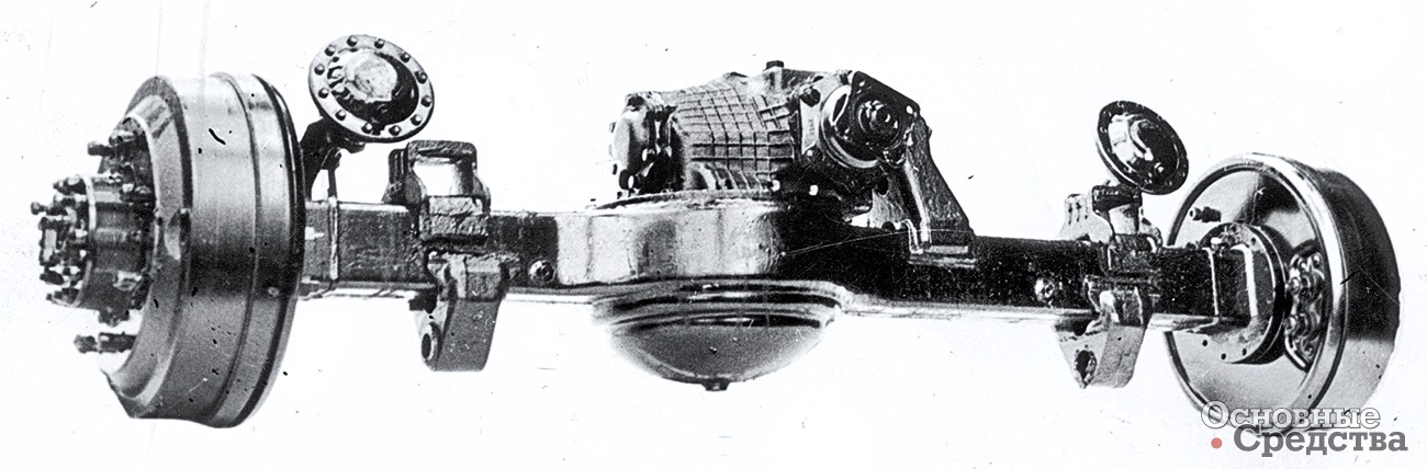 Средний мост автомобиля ЗИЛ-131, деталь 131-2500010