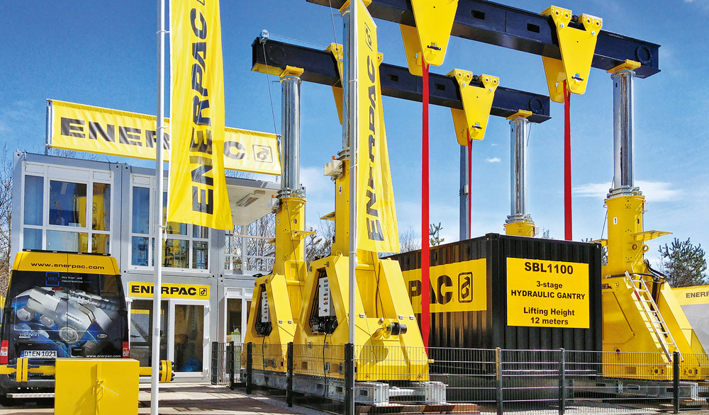 Enerpac SBL1100 на ваставке CONEXPO