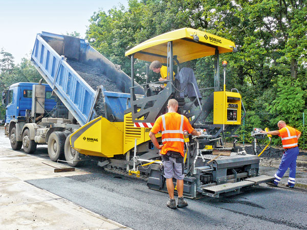 Новинка для города: асфальтоукладчик BOMAG BF 300 С-2