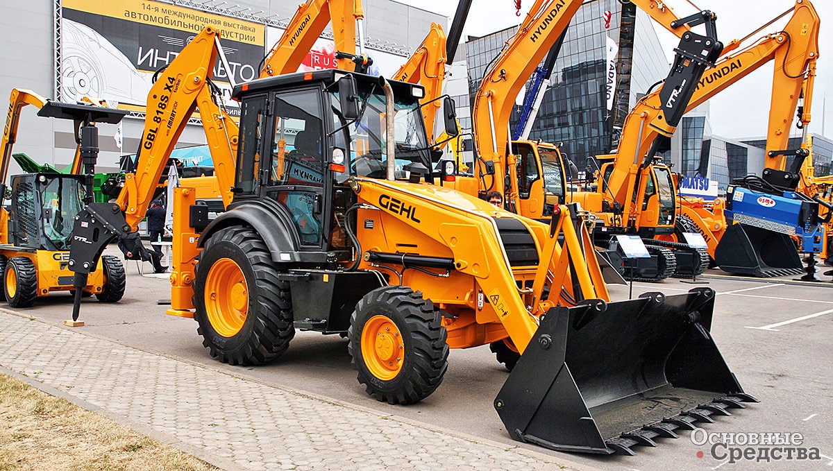 Экскаватор-погрузчик Gehl GBL818S
