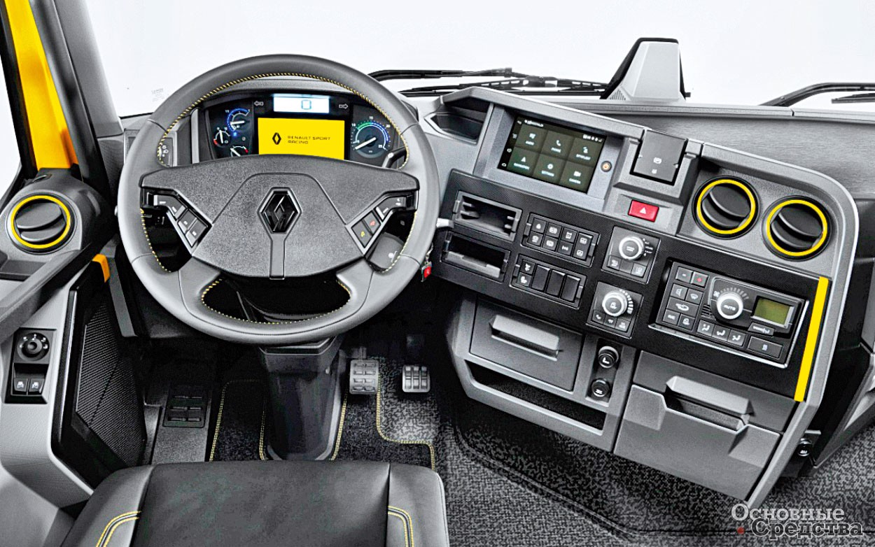В кабине T High Renault Sport Racing
