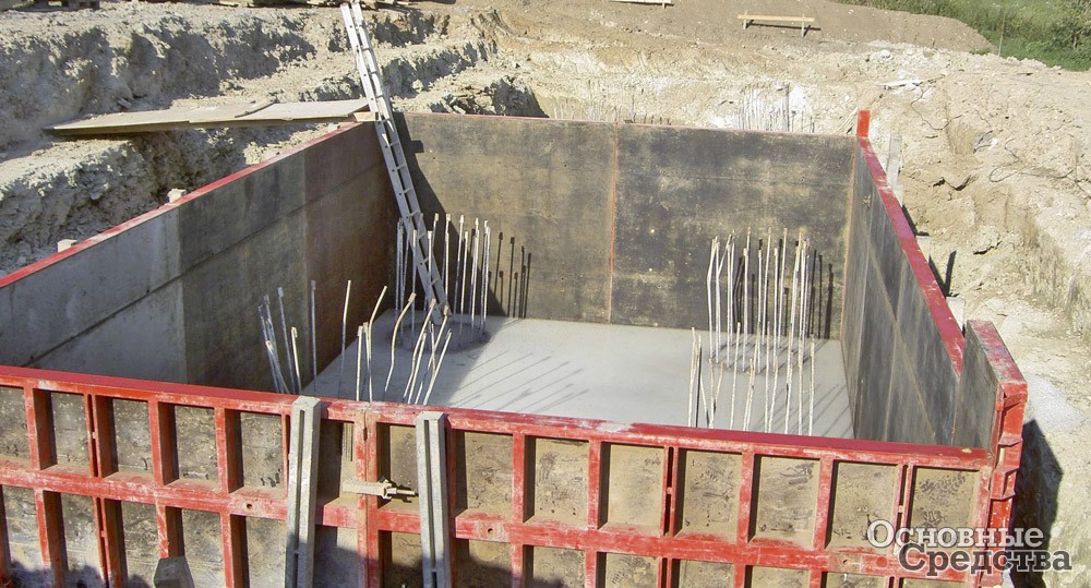 Подготовка к одному из этапов заливки фундамента методом монолитного бетонирования