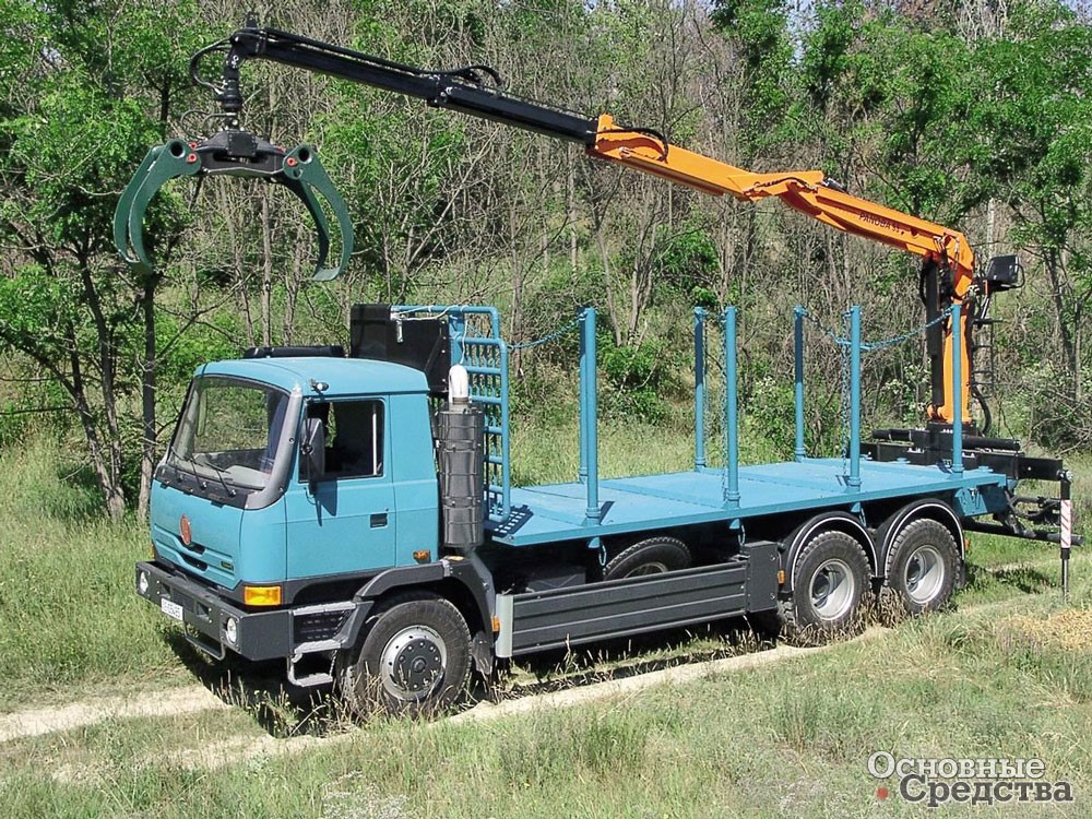 Сортиментовоз на шасси Tatra с манипулятором и кузовом оригинальной конструкции