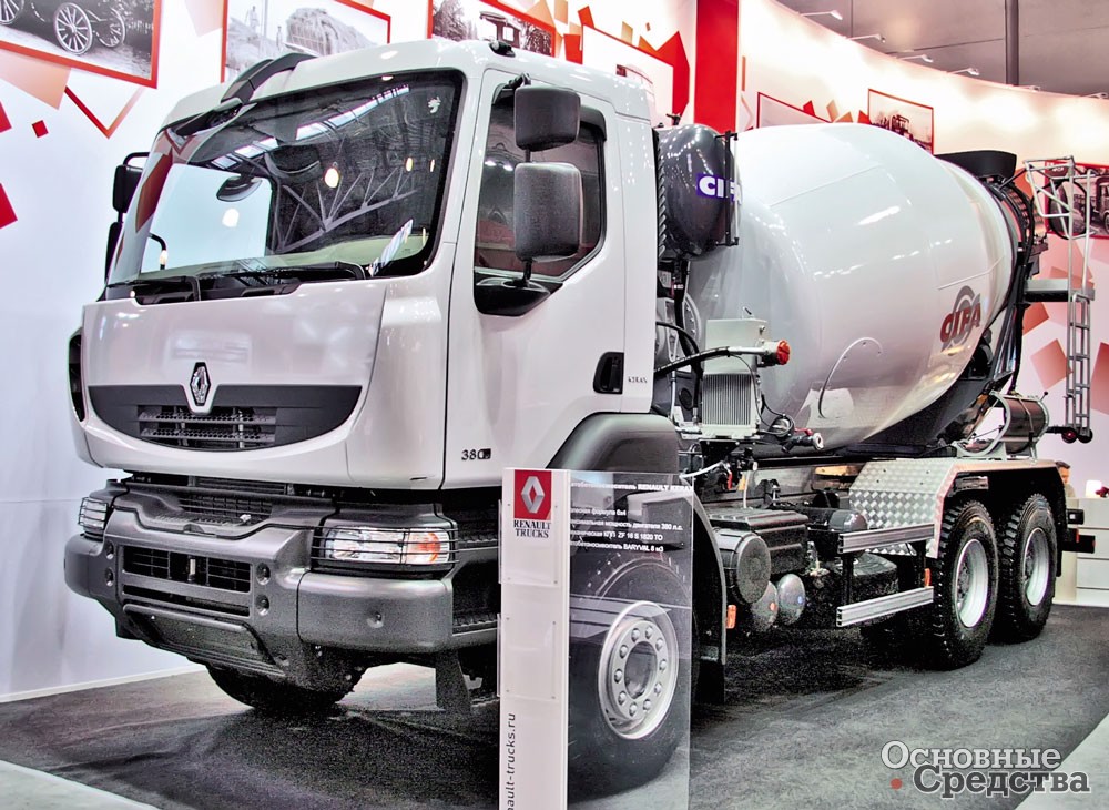 АБС Cifa вместимостью 8 м<sup>3</sup> с отбором мощности от 3-осного шасси Renault Kerax