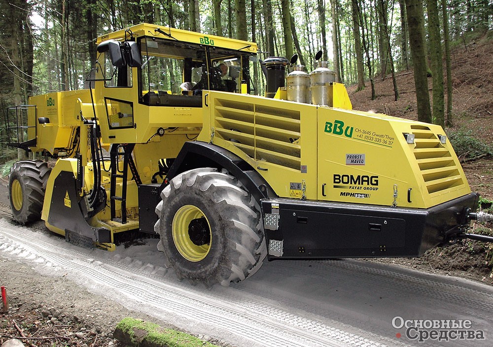 Ресайклер Bomag MPH 125 применяется для дробления и измельчения износившегося или поврежденного асфальтового покрытия, перемешивания получившейся асфальтобетонной крошки со связующими веществами