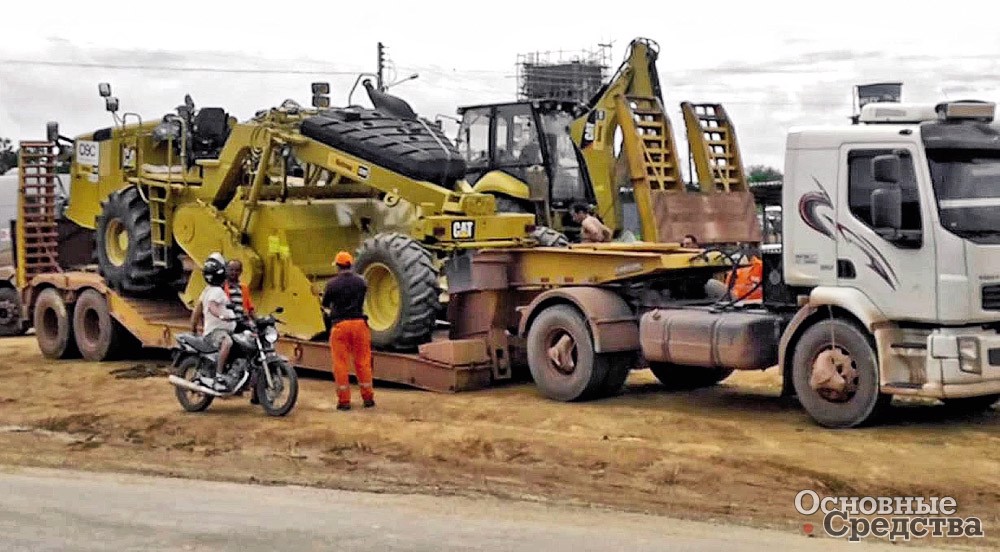 Для транспортировки ресайклера Caterpillar RM 300 массой 24,5 т нужен низкопольный трал