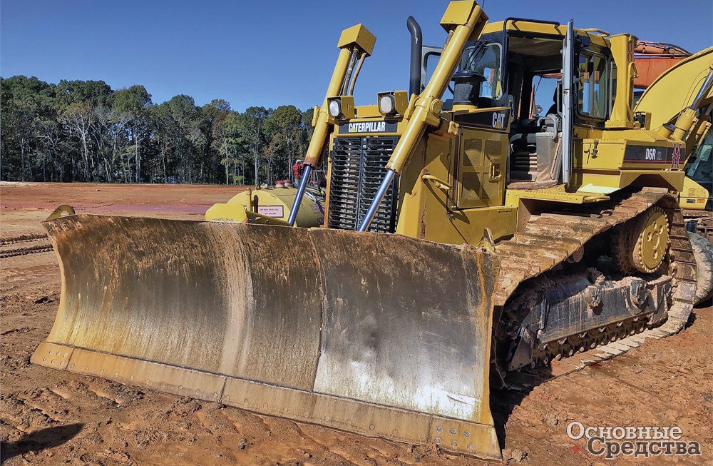Бульдозер Caterpillar с отвалом PAT