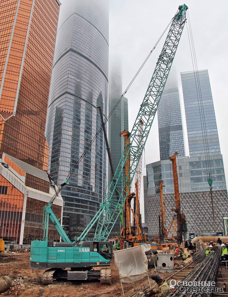 Кран Kobelco CKS800 на строительстве «Москва-Сити»