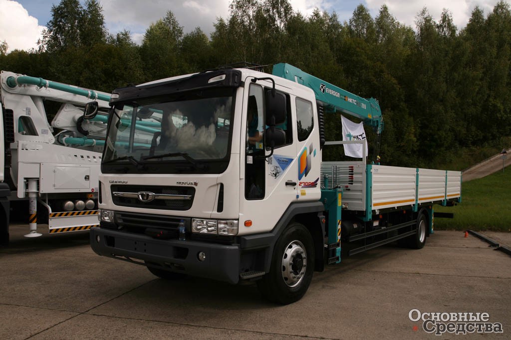 Daewoo Novus 4x2 с тросовым КМУ HKTC HLC-7016 и бортовой платформой