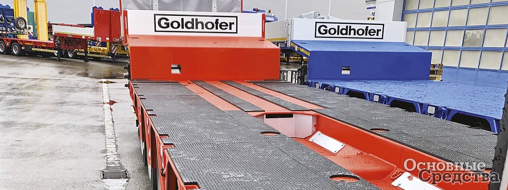 Полуприцеп Goldhofer STZ-L 5A с инновационным полимерным противоскользящим покрытием рабочей площадки и аппарелей