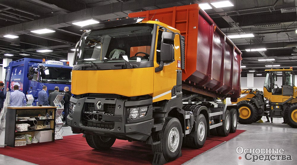 Renault K440 8x4 с крюковым погрузчиком Marrel от компании «Техно Юнион» с контейнером компании «Стальконт»