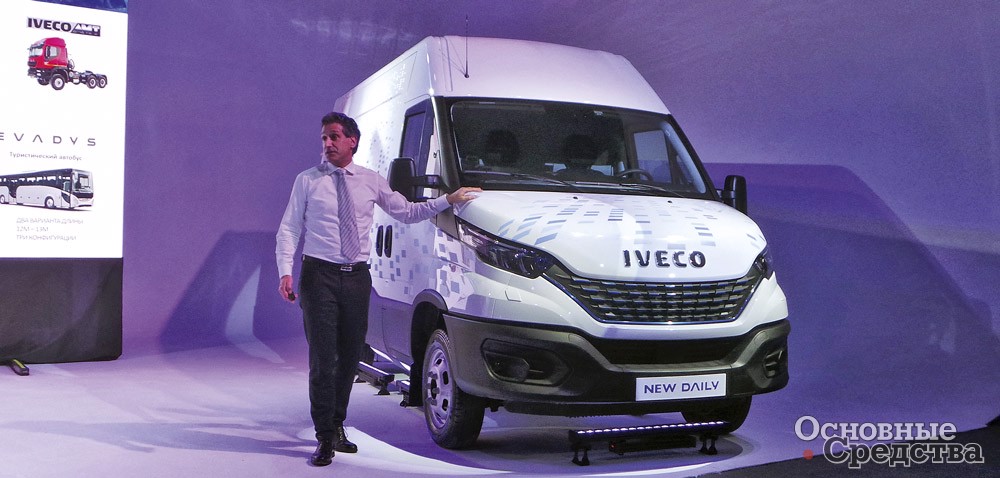 Презентацию проводил Роберто Каматта, глава бренда IVECO в России и Республике Беларусь