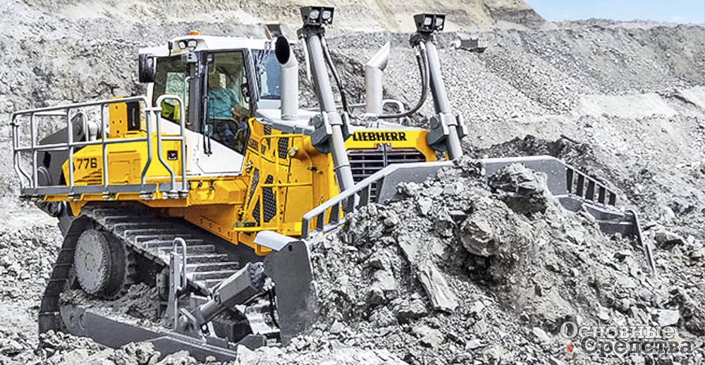Бульдозер Liebherr на прокладке дороги в карьере