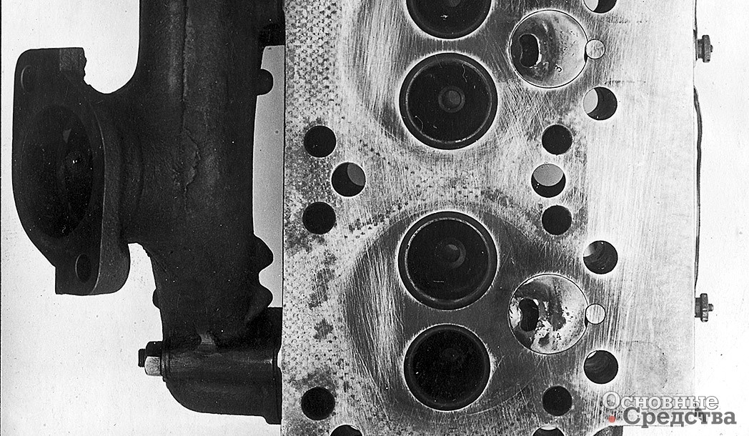 Головка цилиндров двигателя ЗИЛ-136 № 04