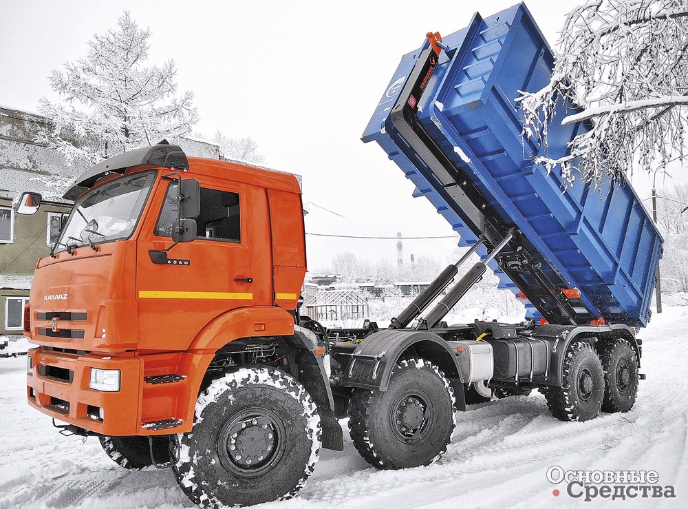 Четырехосный КАМАЗ-6560, 8х8 с крюком KROMANN XL26S.62.6-IT (Италия) справится с любой тяжелой работой на полигоне ТБО