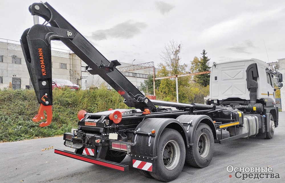 Мультилифт Ford Truck с крюком KROMANN XL26А.62.6-HC с шарнирной башней имеет запас подъемной мощности до 29 т на пике нагрузки