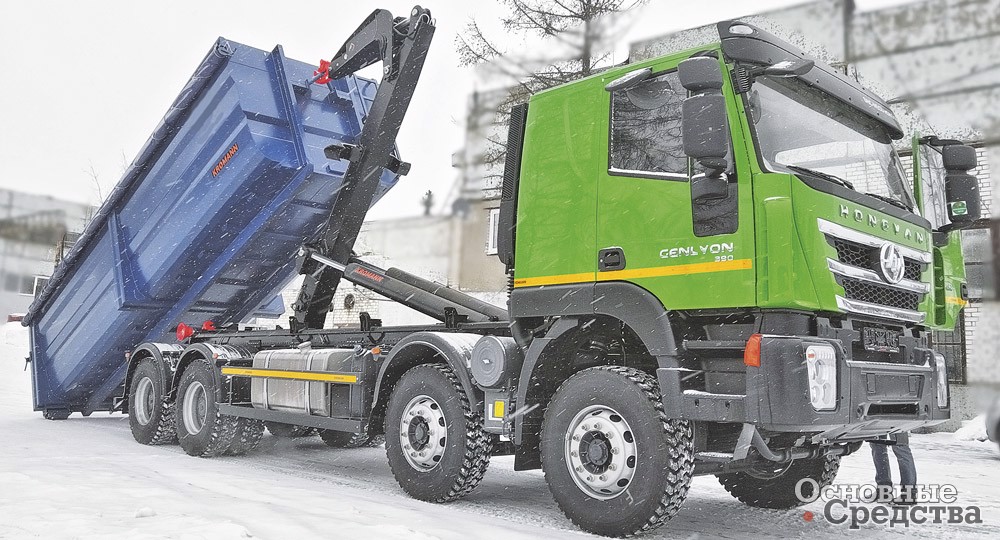 «Китайский Ивеко». Мультилифт HONGYAN Genlion 8х4 с крюком KROMANN XL26A.62.6-HC и контейнером для биоотходов V27 Ubox-bio