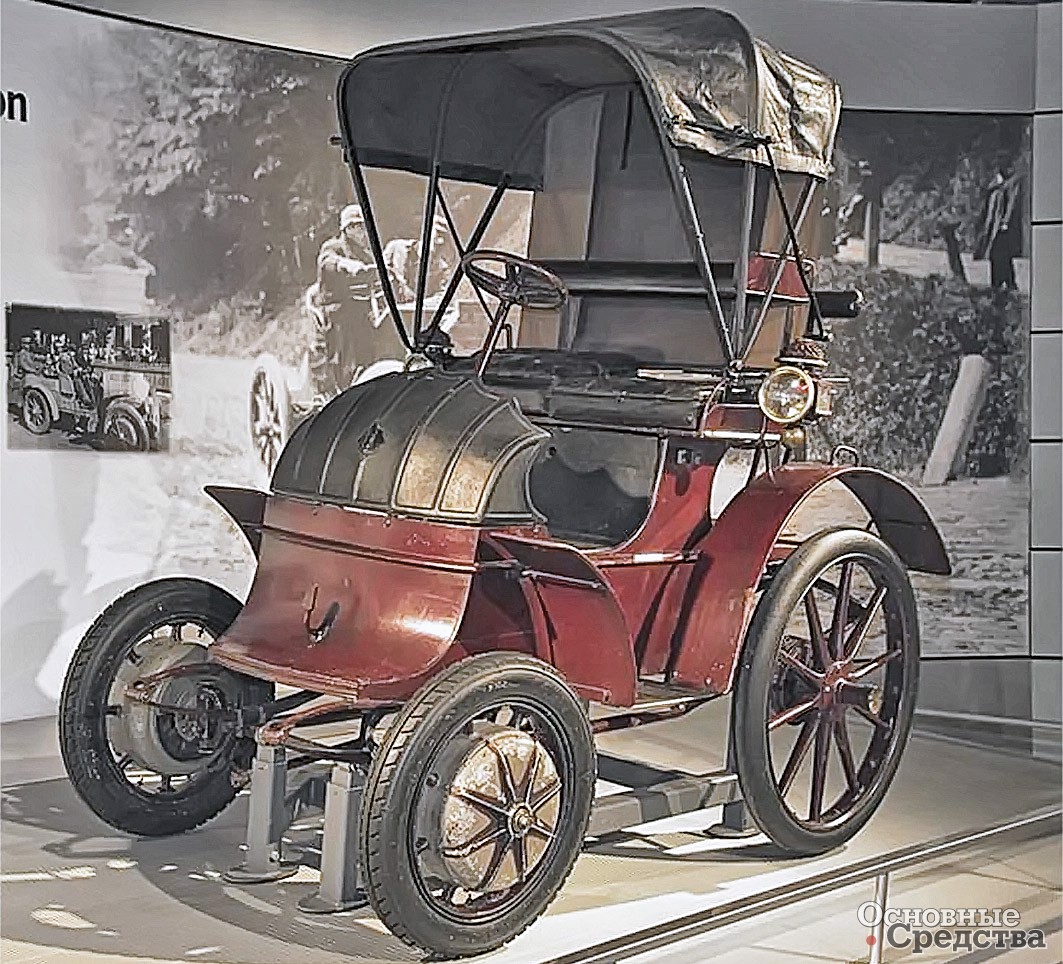 Электромобиль Mixte, 1900 г. Порше показывает первый в мире электромобиль с гибридным приводом на всемирной выставке в Париже в 1900 г.