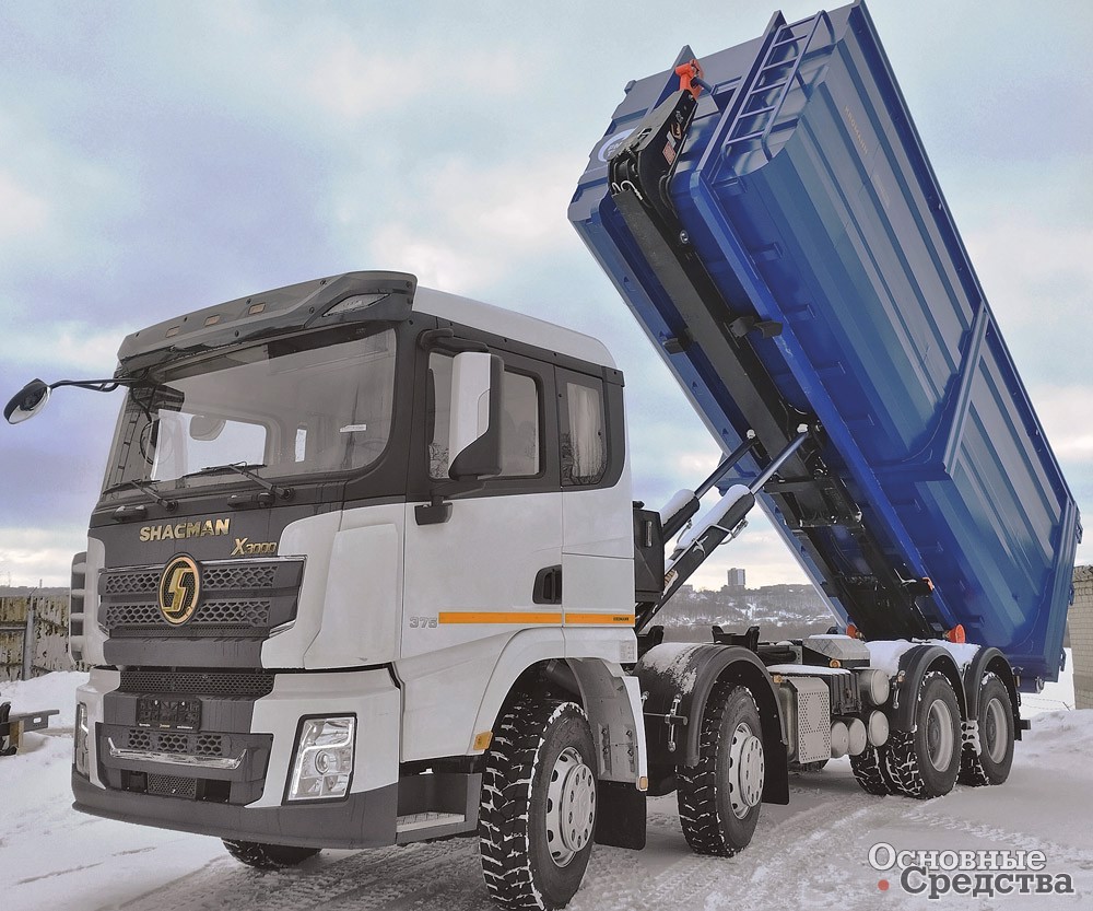 Компактный мультилифт SHACMAN SX5318 8х4 с крюком KROMANN XL26S и контейнером V37 Ubox