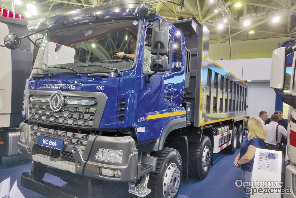 Самосвал Dongfeng KC 8x4 с 32-кубовым кузовом