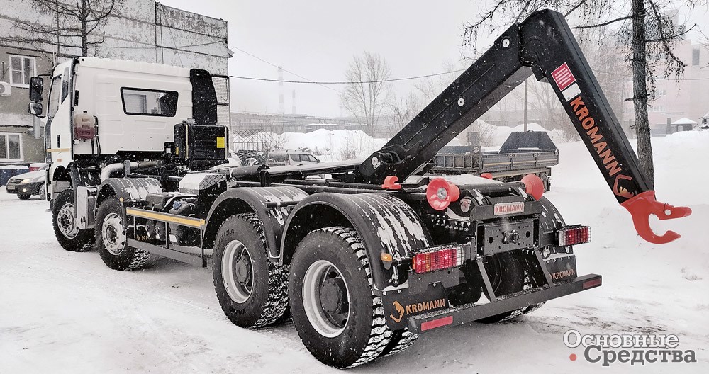 Мультилифт FAW CA3310 с крюком KROMANN XL30S.64.6-HC грузоподъемностью 30 т