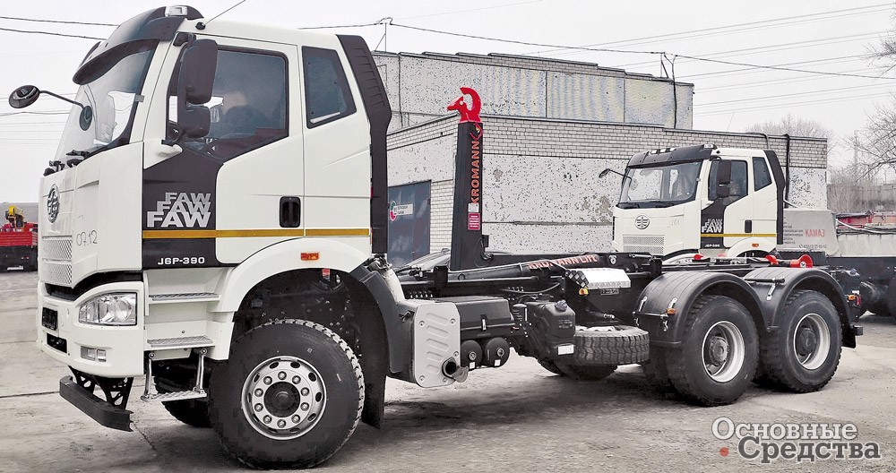 Компактный мультилифт на шасси FAW СА3052 с базой 4300 мм с крюком KROMANN L22S.55.6-HC