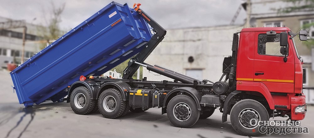 Компактный мультилифт МАЗ 6516 с крюком XL26S.57.6-HC с кузовом для транспортировки биоотходов