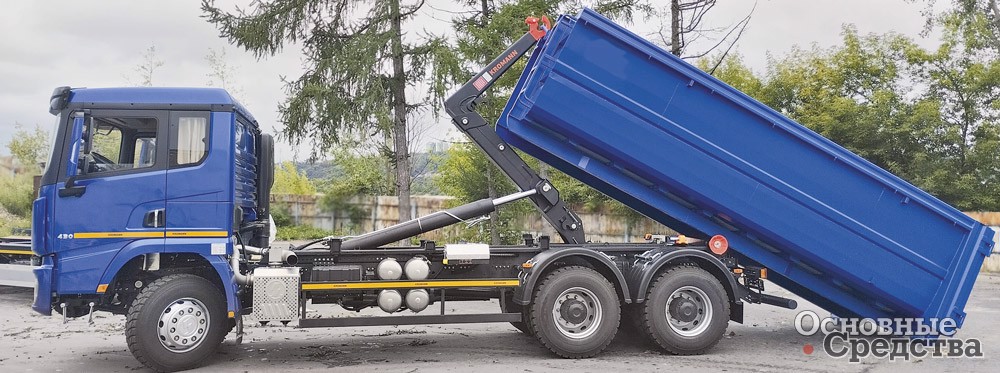 Мультилифт на шасси Shacman SX3258 с крюком KROMANN L22S.57.6-HC с классической кинематикой с выдвижной телескопической стрелой