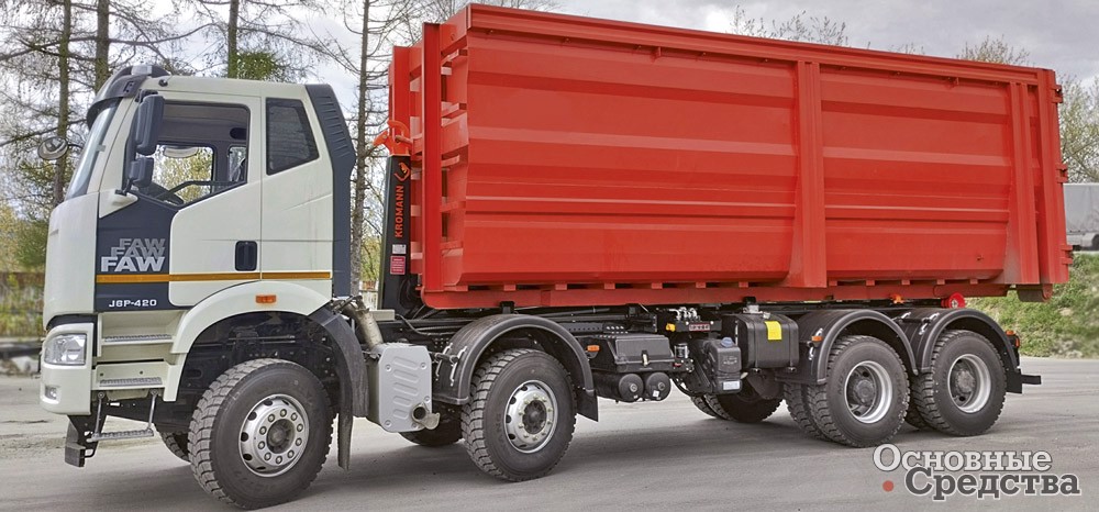 Мультилифт на шасси FAW CA3310 с крюком KROMANN XL30S.64.6-HC и сменным контейнером V37 U-box для ТБО