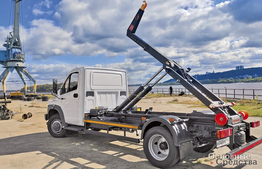 Легкий мультилифт с крюком KROMANN S6S.36.1-HC на шасси «ГАЗон Next»