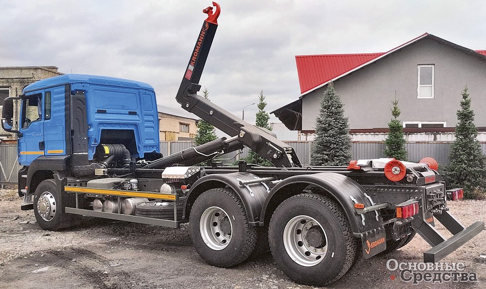 Готовое решение для регоператоров. Мультилифт SITRAK ZZ1256 с усиленной передней осью, с крюком KROMANN L22S.60.6-HC для транспортировки отходов на дальние полигоны – реальная замена мусоровозов MAN