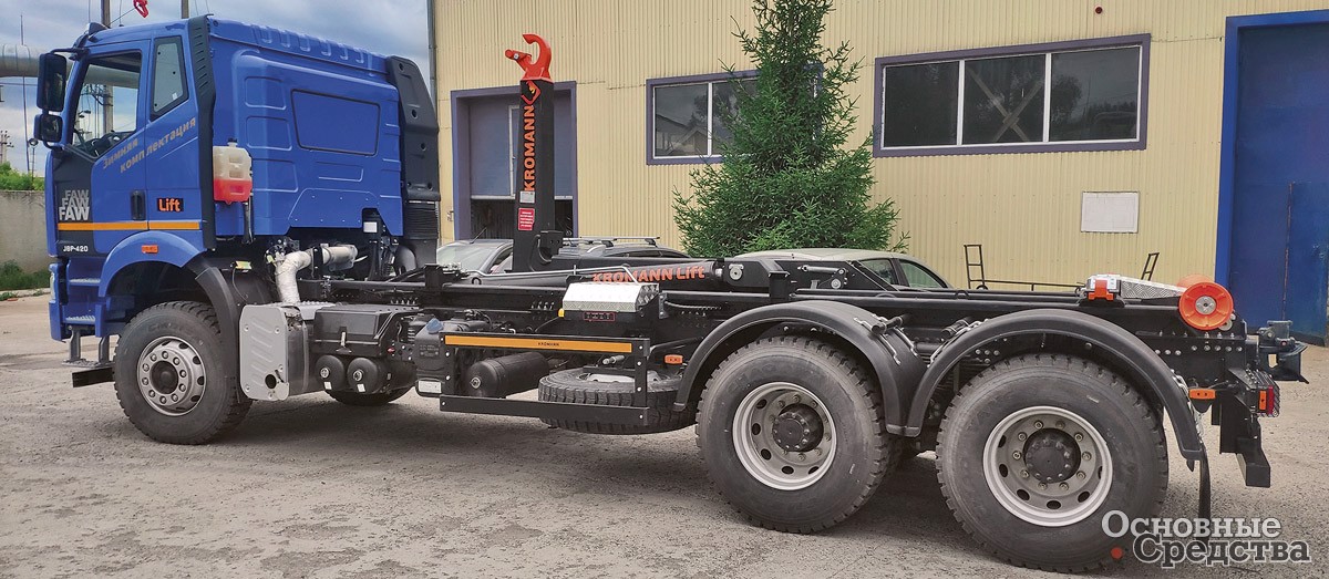 Мультилифт FAW CA3250 с крюком L22S.60.6-HC –Готовое решение KROMANN для работы с 7-метровыми контейнерами