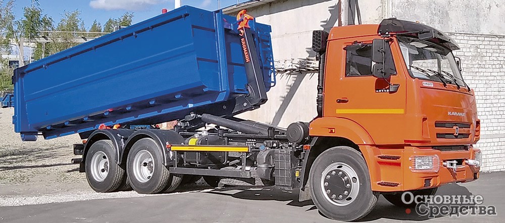 Мультилифт КАМАЗ-65115 с колесной базой 4470 мм с крюком KROMANN ML18S.52.6, со сменным контейнером V20 Ubox для транспортировки снега