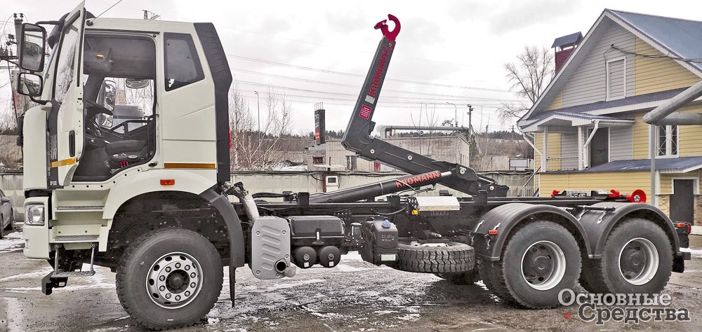 Мультилифт на самосвальном шасси FAW CA3250 с крюком KROMANN L22S.55.6-HC предназначен для тяжелой работы