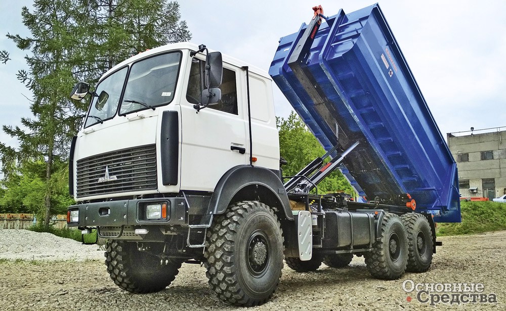Полноприводный мультилифт МАЗ-6317 F9 с крюком KROMANN L22S.55.6-HC предназначен для работы на полигонах и в комплексах по переработке отходов