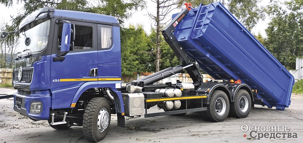 Мультилифт на шасси Shacman SX3258 с крюковым погрузчиком KROMANN L22S.57.6-HC и сменным кузовом V 27 Ubox