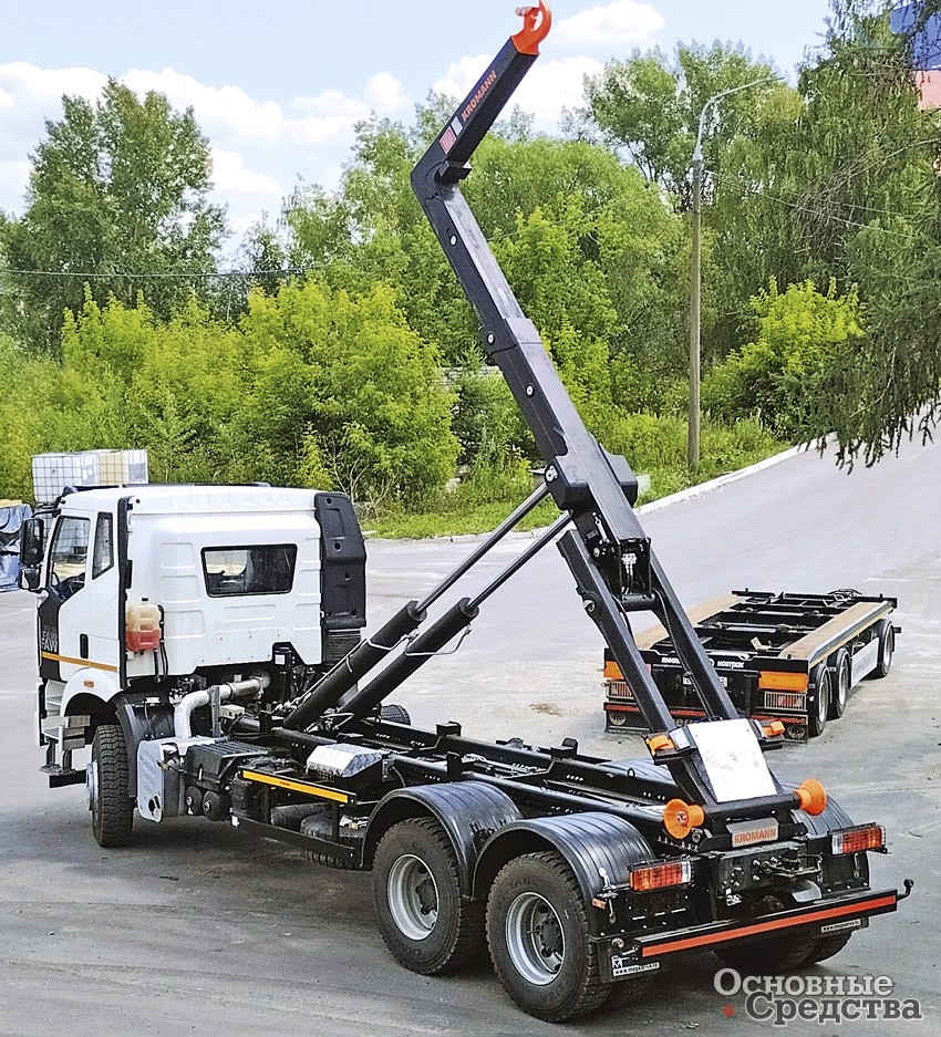 Мультилифт на шасси FAW CA3250 с базой 4800 мм и крюком KROMANN L22S.60.6-HC предназначен для работы с контейнерами 37 м3 в составе автопоезда с прицепом и системой стабилизации