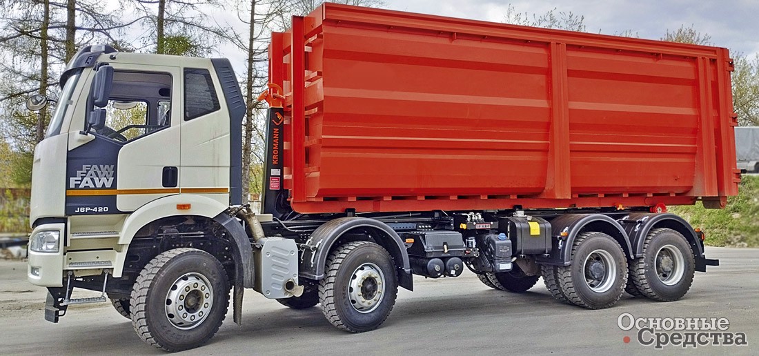 На шасси FAW CA3310 с колесной базой 3600 мм устанавливаются крюки KROMANN XL26S.62.6-HC и XL30S.64.6-HC. Такие мультилифты в основном используются с прицепом и контейнерами V37 Ubox для транспортировки отходов на полигоны
