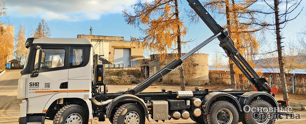 Популярный мультилифт Shacman SX 3318 8x4 с крюком KROMANN XL26S.62.6-HC предназначен для тяжелой работы