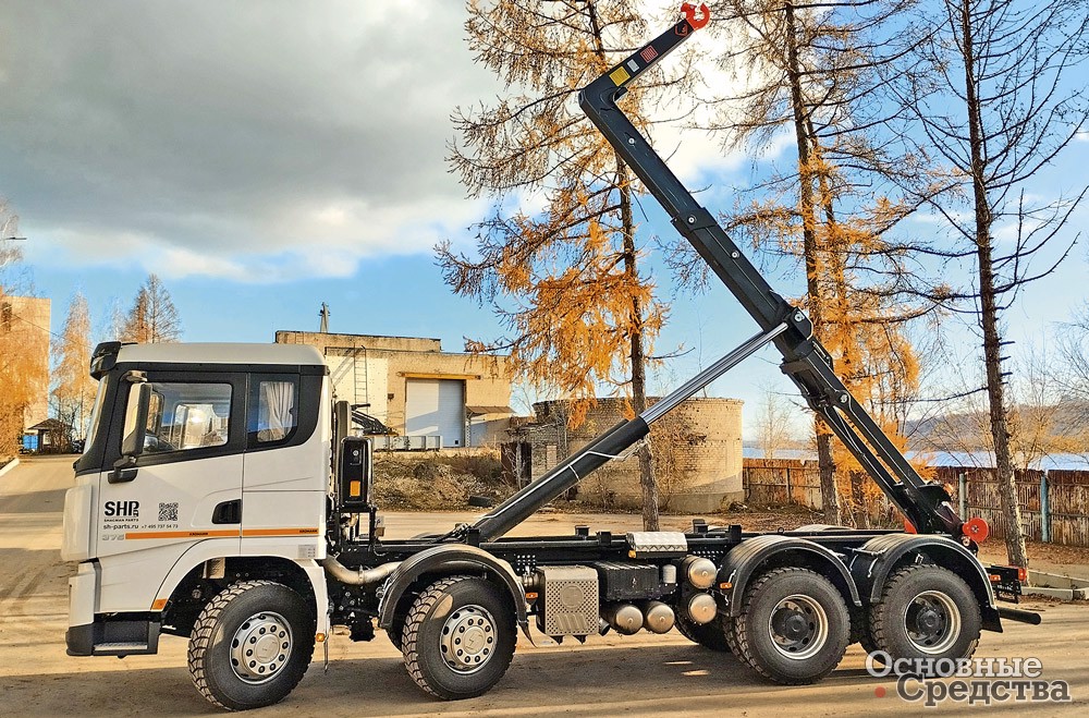Популярный мультилифт Shacman SX 3318 8x4 с крюком KROMANN XL26S.62.6-HC предназначен для тяжелой работы