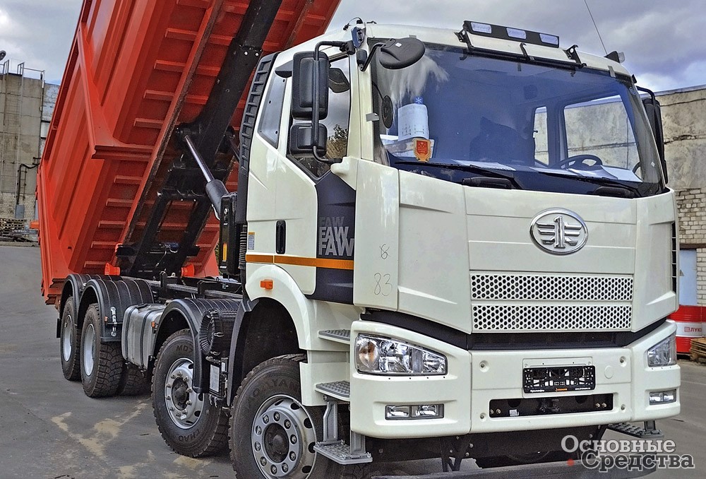 Бюджетный мультилифт на шасси FAW CA3310 8x4 с крюком KROMANN XL26S.62.6 и сменным кузовом V39 Ubox объемом 39 м[sup]3[/sup]